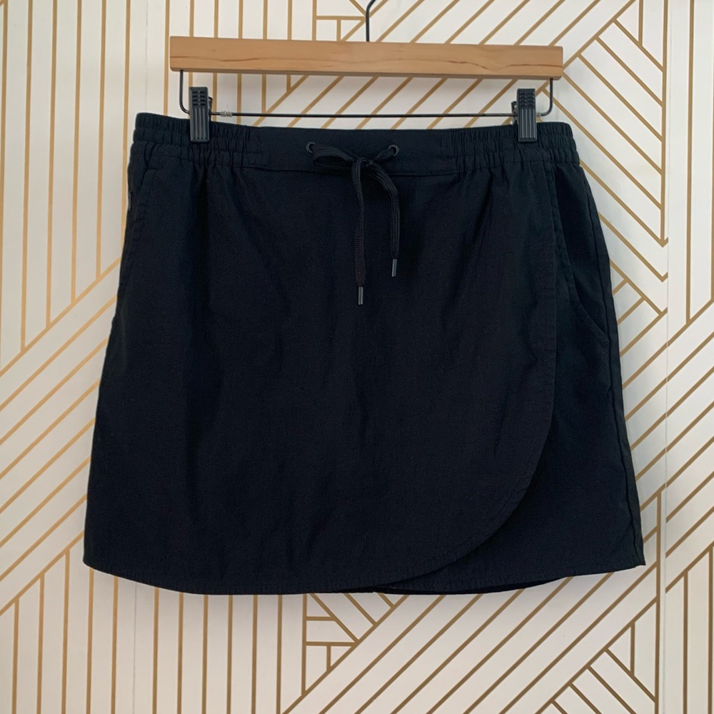 Eddie Bauer Skort cross over Wrap Skirt look drawstring waist built in shorts M